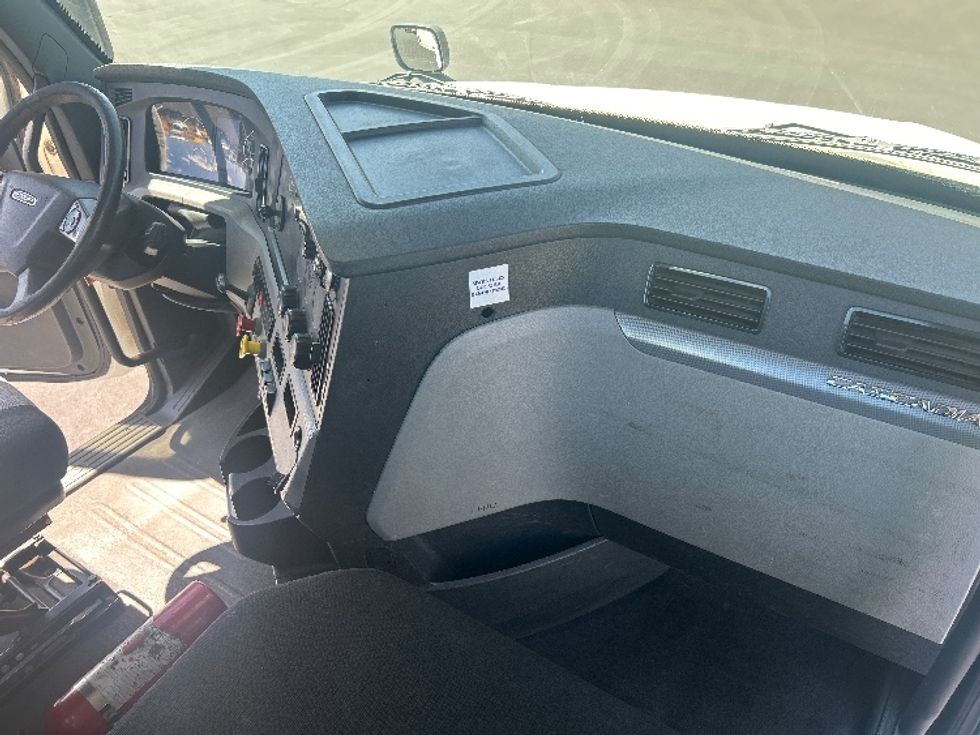 Day Cab Tractor-Heavy Duty Tractors-Freightliner-2020-T12664ST-La Mirada-CA-202,798\n\t\tmiles-$ 60,000 - Image 13