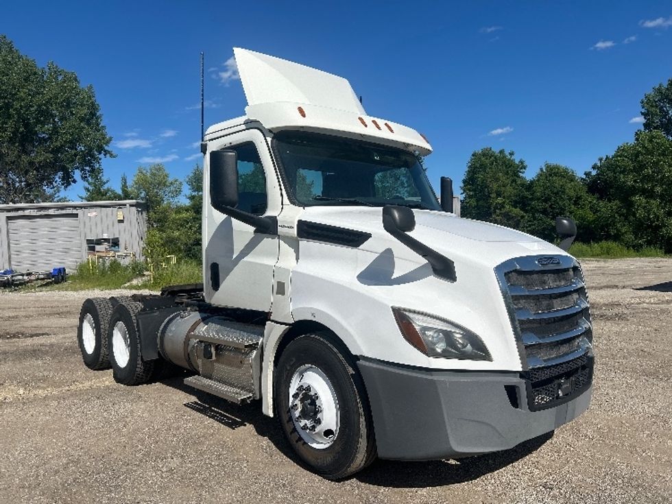 Day Cab Tractor-Heavy Duty Tractors-Freightliner-2020-T12664ST-La Porte-IN-375,978\n\t\tmiles-$ 51,000 - Image 1