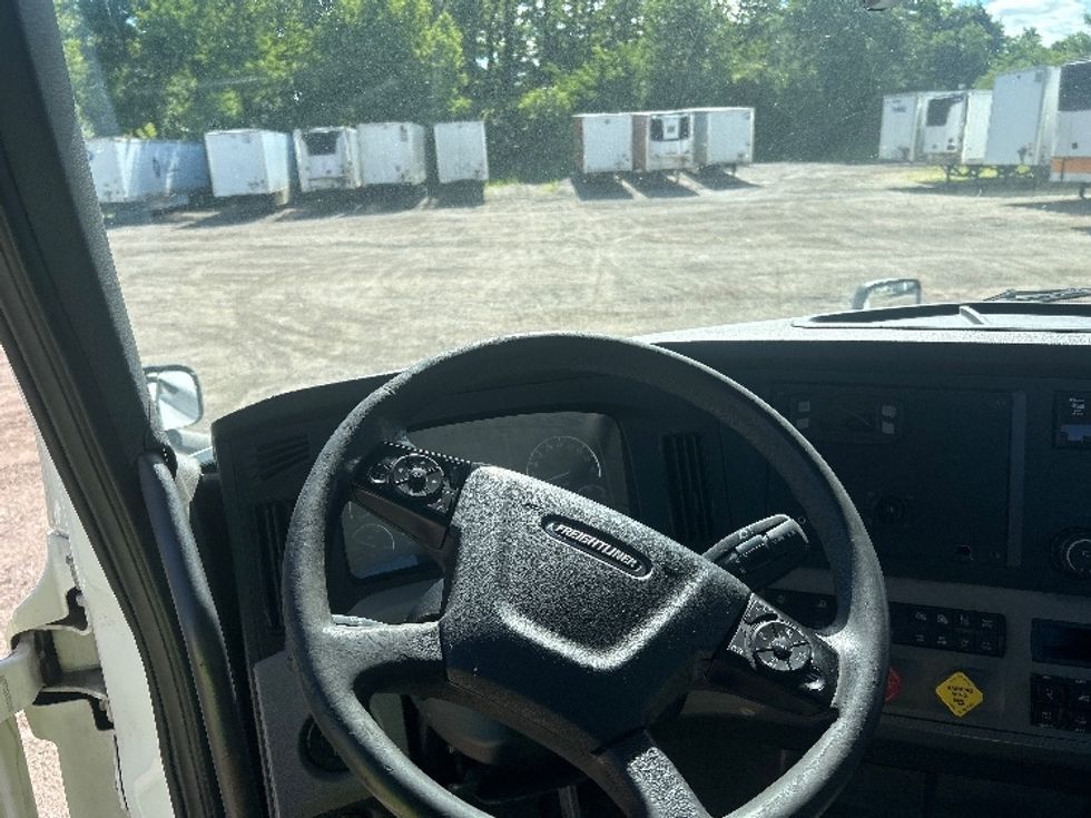 Day Cab Tractor-Heavy Duty Tractors-Freightliner-2020-T12664ST-La Porte-IN-375,978\n\t\tmiles-$ 51,000 - Image 11