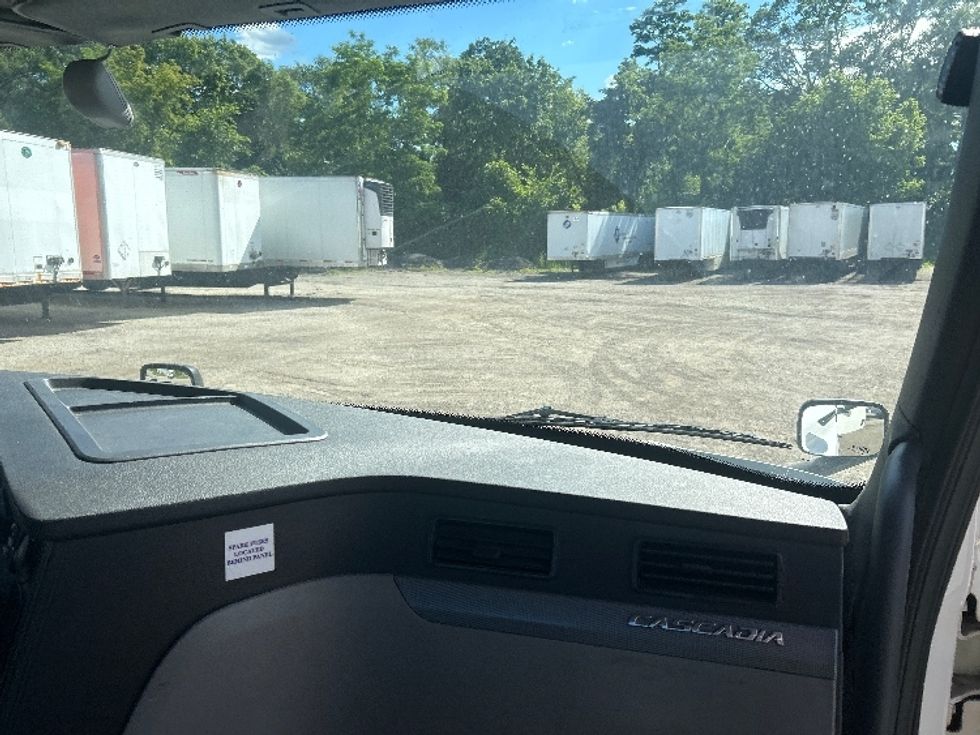 Day Cab Tractor-Heavy Duty Tractors-Freightliner-2020-T12664ST-La Porte-IN-375,978\n\t\tmiles-$ 51,000 - Image 13
