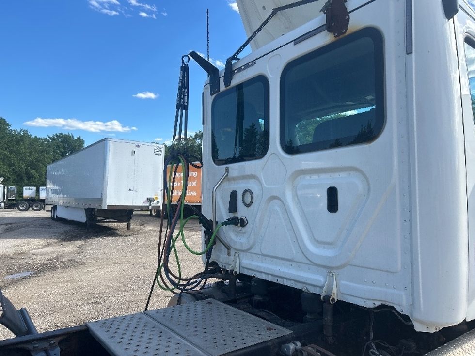 Day Cab Tractor-Heavy Duty Tractors-Freightliner-2020-T12664ST-La Porte-IN-375,978\n\t\tmiles-$ 51,000 - Image 17