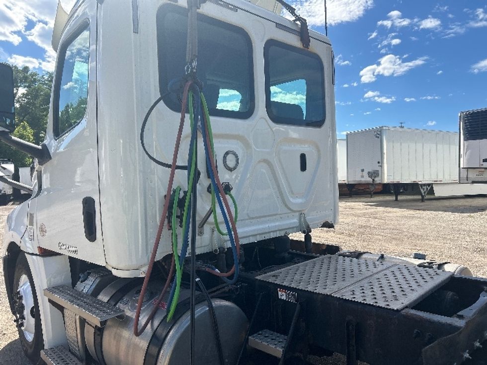 Day Cab Tractor-Heavy Duty Tractors-Freightliner-2020-T12664ST-La Porte-IN-375,978\n\t\tmiles-$ 51,000 - Image 18