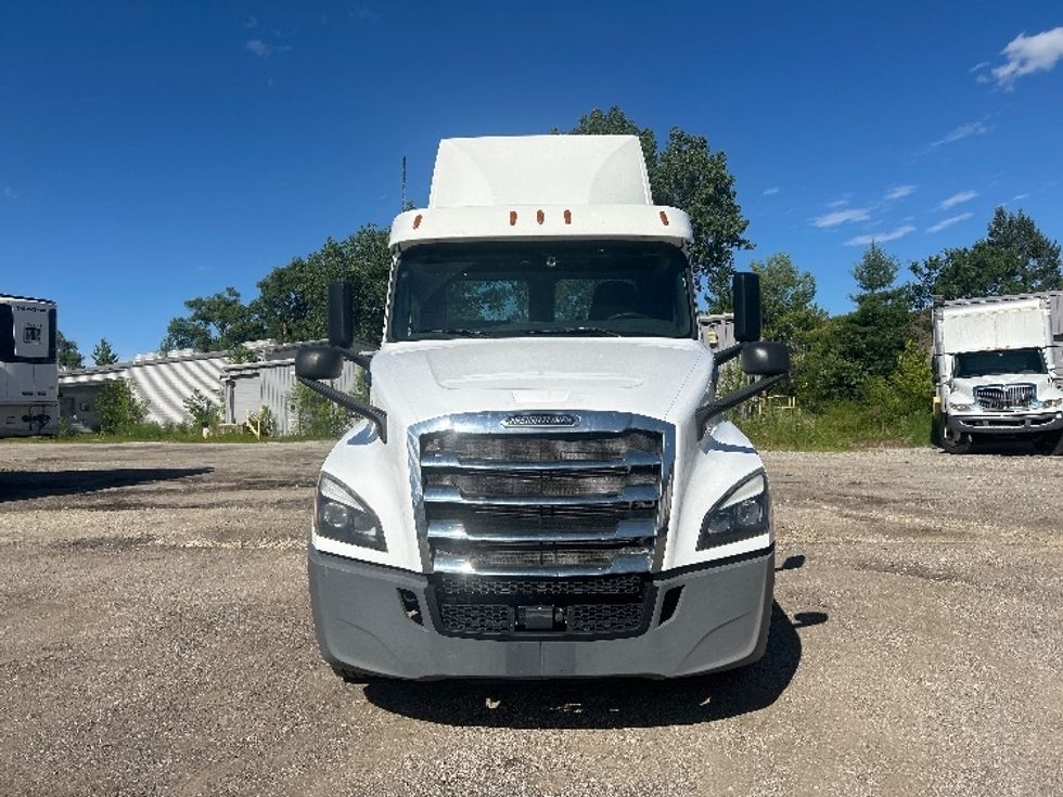 Day Cab Tractor-Heavy Duty Tractors-Freightliner-2020-T12664ST-La Porte-IN-375,978\n\t\tmiles-$ 51,000 - Image 2