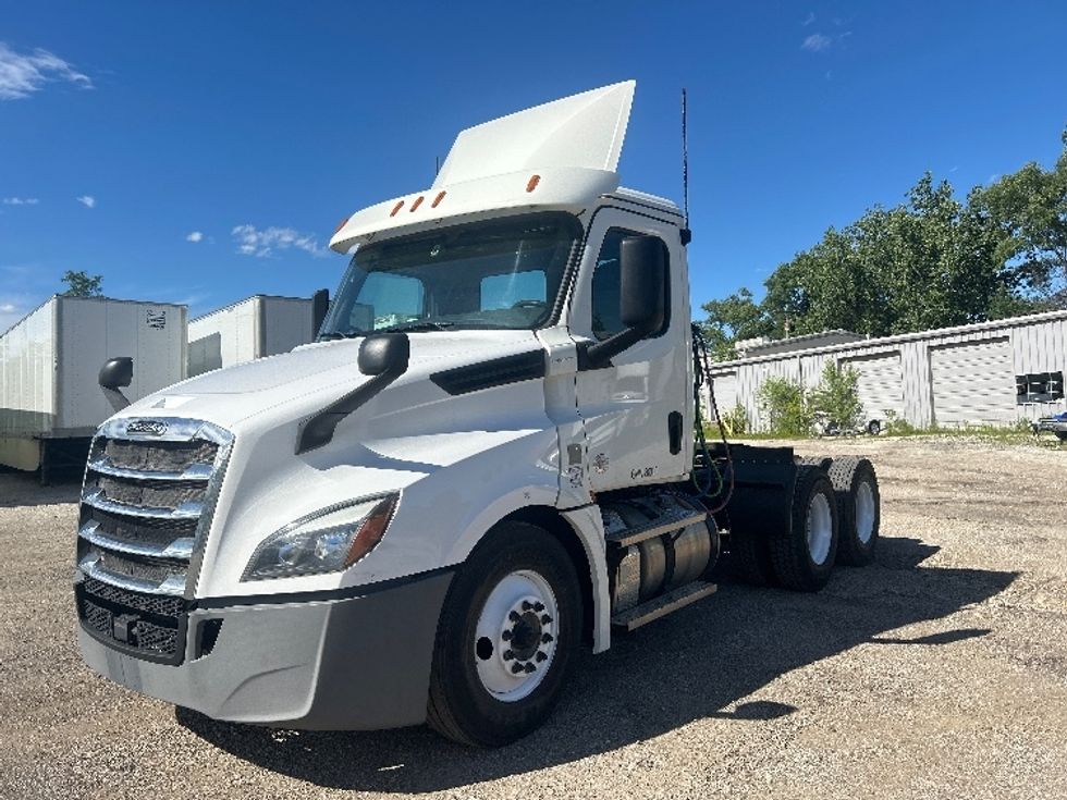 Day Cab Tractor-Heavy Duty Tractors-Freightliner-2020-T12664ST-La Porte-IN-375,978\n\t\tmiles-$ 51,000 - Image 3