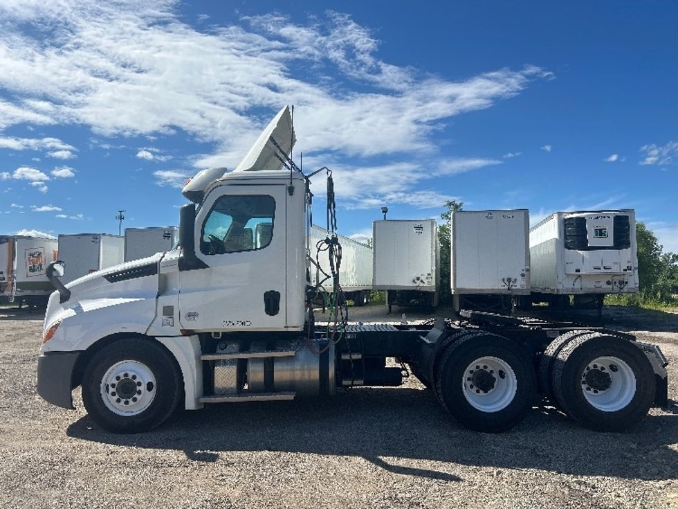 Day Cab Tractor-Heavy Duty Tractors-Freightliner-2020-T12664ST-La Porte-IN-375,978\n\t\tmiles-$ 51,000 - Image 4