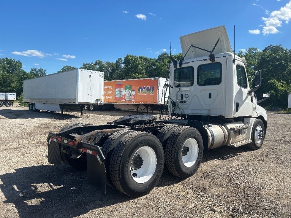 Day Cab Tractor-Heavy Duty Tractors-Freightliner-2020-T12664ST-La Porte-IN-375,978\n\t\tmiles-$ 51,000 - Image 7