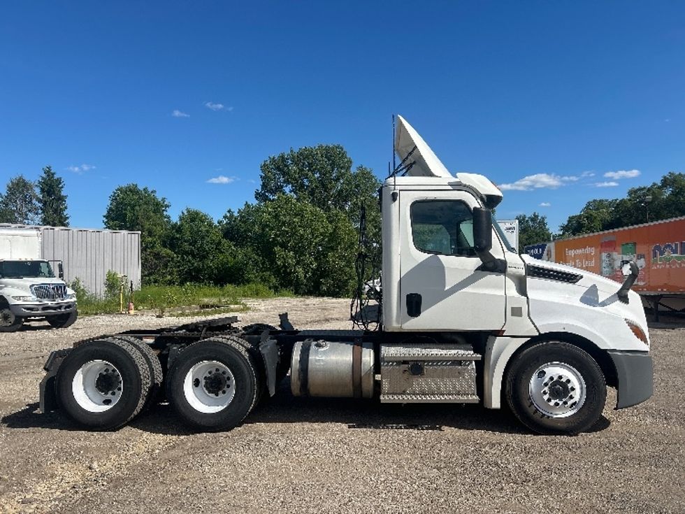 Day Cab Tractor-Heavy Duty Tractors-Freightliner-2020-T12664ST-La Porte-IN-375,978\n\t\tmiles-$ 51,000 - Image 8