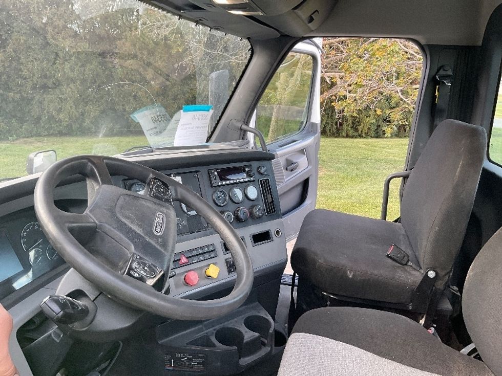 Day Cab Tractor-Heavy Duty Tractors-Freightliner-2020-T12664ST-La Porte-IN-418,756\n\t\tmiles-$ 48,500 - Image 10