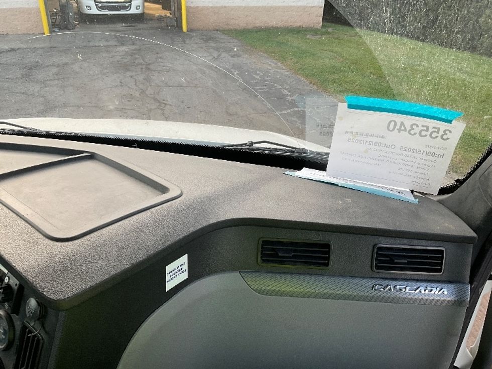 Day Cab Tractor-Heavy Duty Tractors-Freightliner-2020-T12664ST-La Porte-IN-418,756\n\t\tmiles-$ 48,500 - Image 13