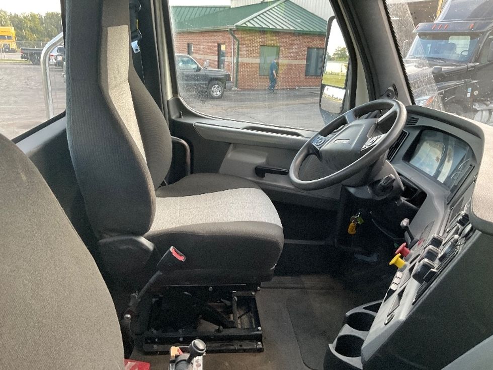 Day Cab Tractor-Heavy Duty Tractors-Freightliner-2020-T12664ST-La Porte-IN-418,756\n\t\tmiles-$ 48,500 - Image 14