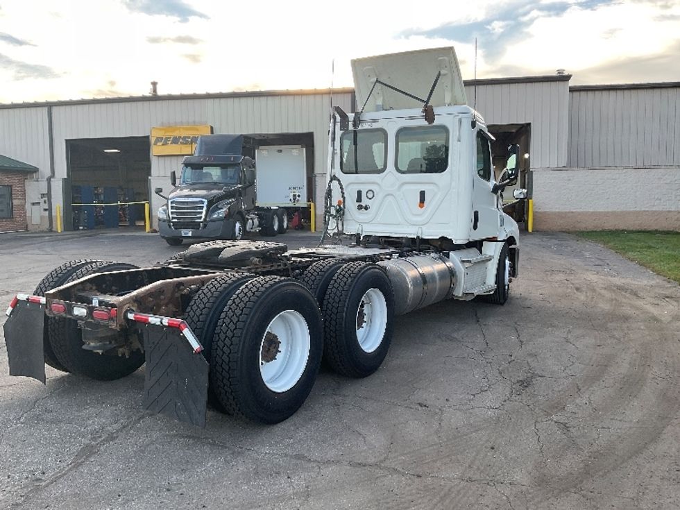 Day Cab Tractor-Heavy Duty Tractors-Freightliner-2020-T12664ST-La Porte-IN-418,756\n\t\tmiles-$ 48,500 - Image 7
