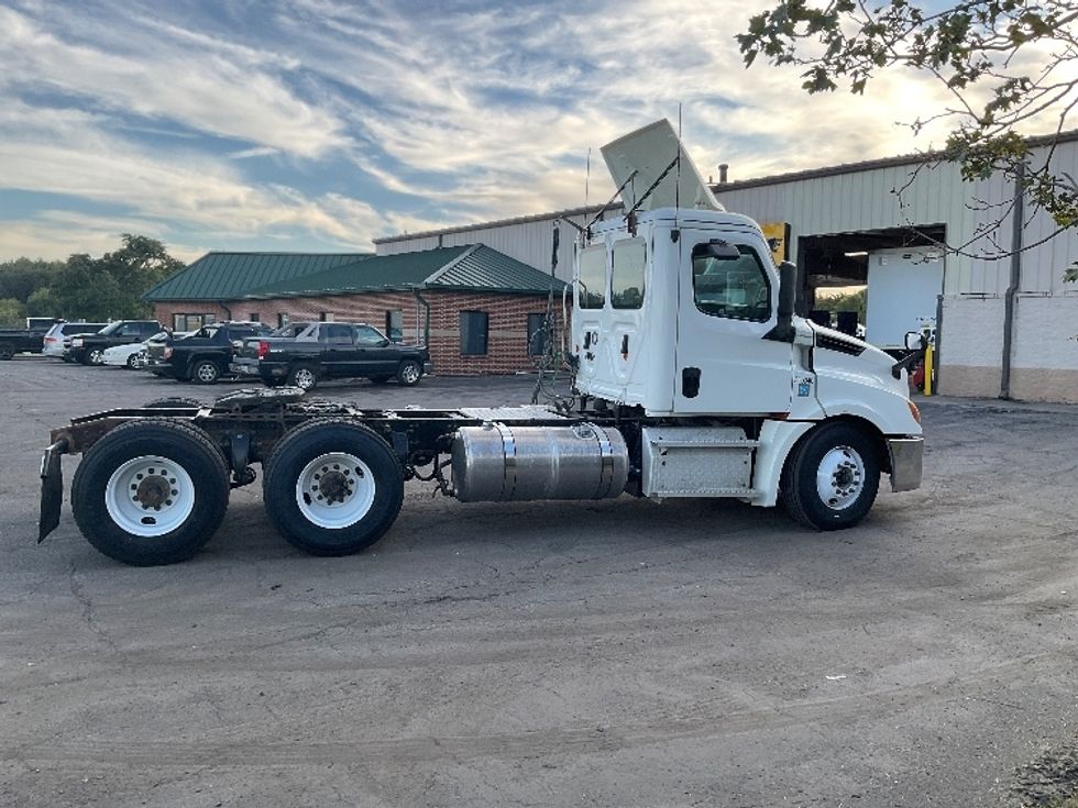 Day Cab Tractor-Heavy Duty Tractors-Freightliner-2020-T12664ST-La Porte-IN-418,756\n\t\tmiles-$ 48,500 - Image 8