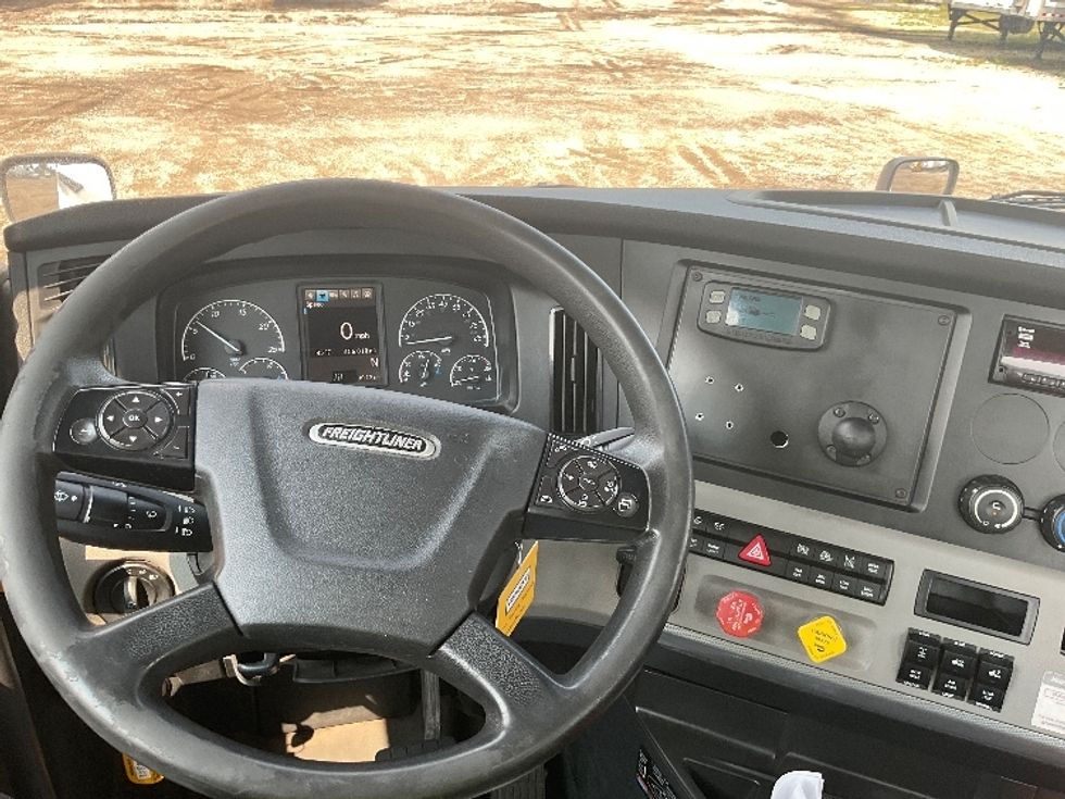 Day Cab Tractor-Heavy Duty Tractors-Freightliner-2020-T12664ST-La Porte-IN-456,001\n\t\tmiles-$ 46,750 - Image 11