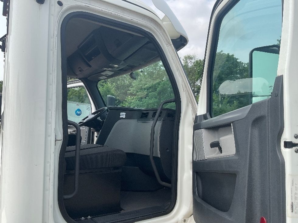 Day Cab Tractor-Heavy Duty Tractors-Freightliner-2020-T12664ST-La Porte-IN-456,001\n\t\tmiles-$ 46,750 - Image 12