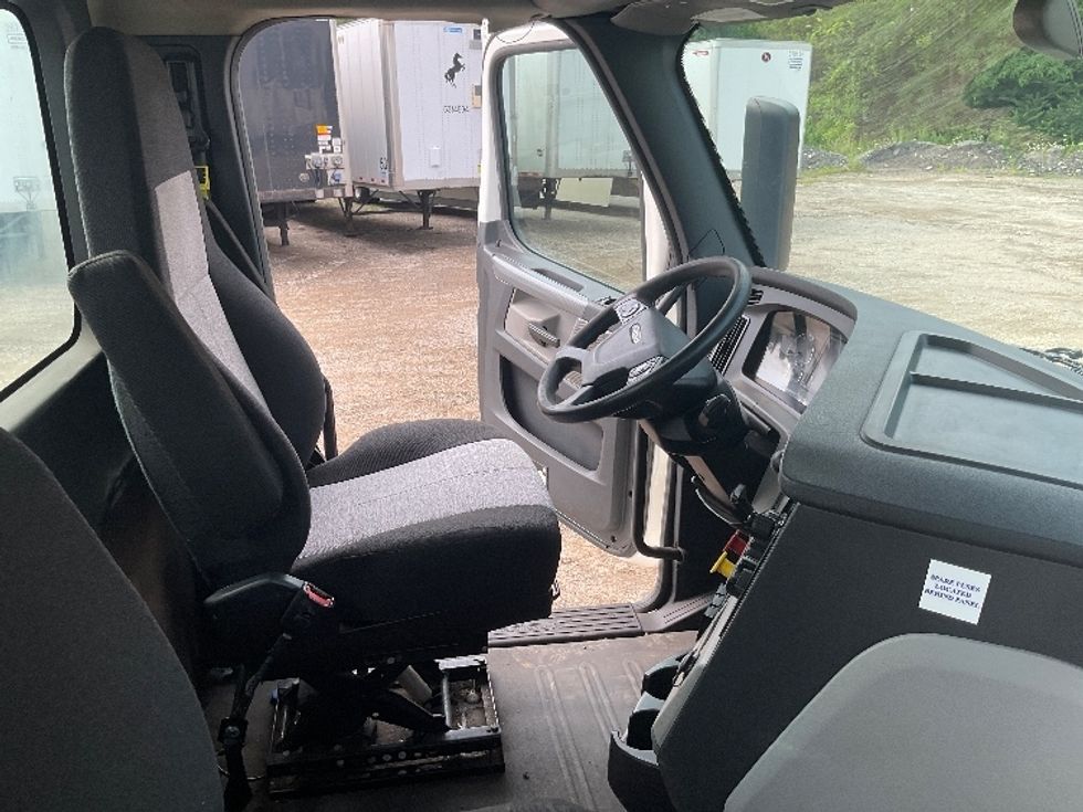 Day Cab Tractor-Heavy Duty Tractors-Freightliner-2020-T12664ST-La Porte-IN-456,001\n\t\tmiles-$ 46,750 - Image 14