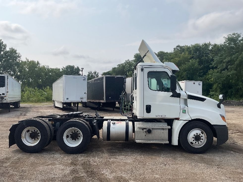 Day Cab Tractor-Heavy Duty Tractors-Freightliner-2020-T12664ST-La Porte-IN-456,001\n\t\tmiles-$ 46,750 - Image 8