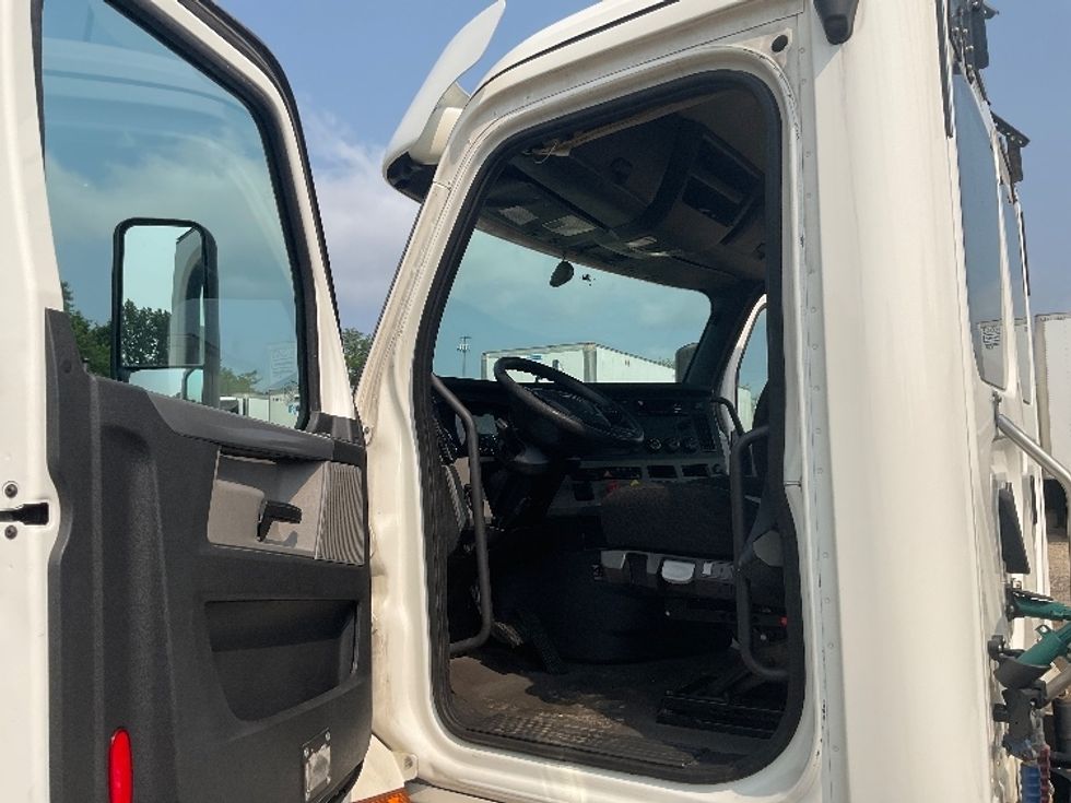 Day Cab Tractor-Heavy Duty Tractors-Freightliner-2020-T12664ST-La Porte-IN-456,001\n\t\tmiles-$ 46,750 - Image 9