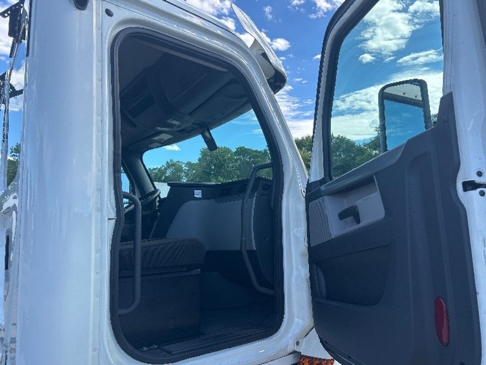 Day Cab Tractor-Heavy Duty Tractors-Freightliner-2020-T12664ST-La Porte-IN-468,715\n\t\tmiles-$ 46,000 - Image 12