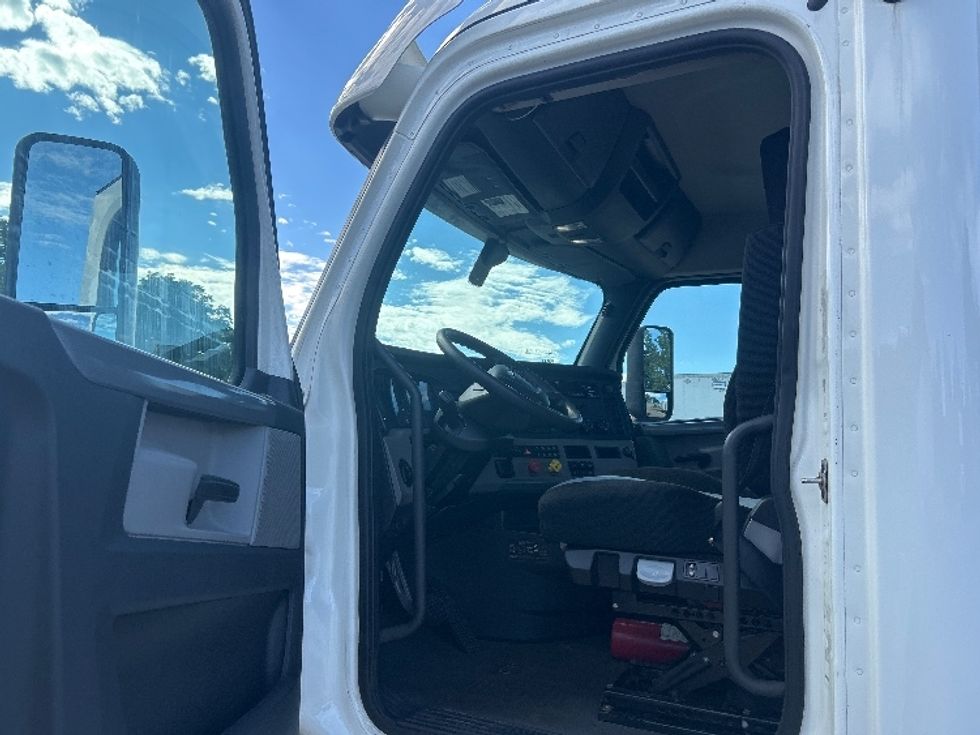 Day Cab Tractor-Heavy Duty Tractors-Freightliner-2020-T12664ST-La Porte-IN-468,715\n\t\tmiles-$ 46,000 - Image 9