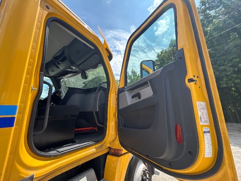 Day Cab Tractor-Heavy Duty Tractors-Freightliner-2020-T12664ST-La Porte-IN-469,595\n\t\tmiles-$ 41,500 - Image 12