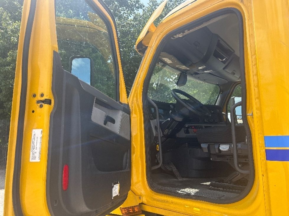Day Cab Tractor-Heavy Duty Tractors-Freightliner-2020-T12664ST-La Porte-IN-469,595\n\t\tmiles-$ 41,500 - Image 9