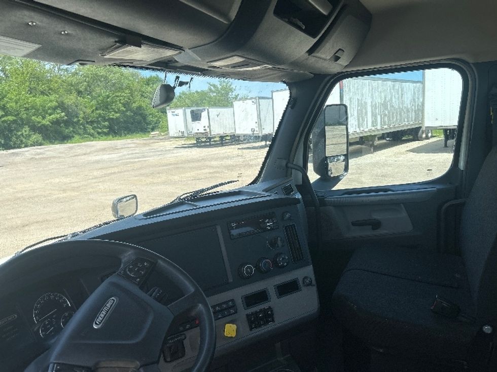 Day Cab Tractor-Heavy Duty Tractors-Freightliner-2020-T12664ST-La Porte-IN-545,944\n\t\tmiles-$ 36,500 - Image 10