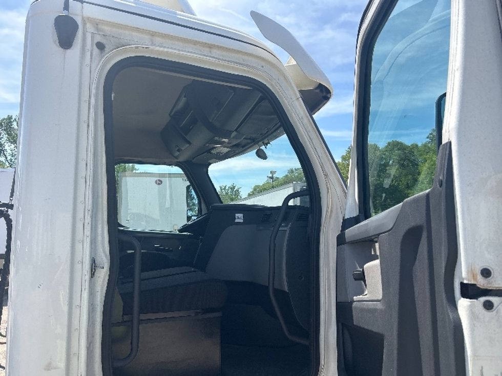 Day Cab Tractor-Heavy Duty Tractors-Freightliner-2020-T12664ST-La Porte-IN-545,944\n\t\tmiles-$ 36,500 - Image 12