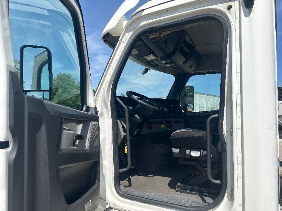 Day Cab Tractor-Heavy Duty Tractors-Freightliner-2020-T12664ST-La Porte-IN-545,944\n\t\tmiles-$ 36,500 - Image 9