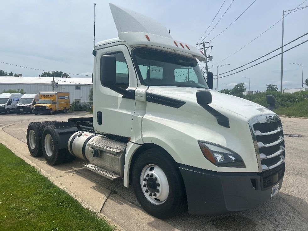 Day Cab Tractor-Heavy Duty Tractors-Freightliner-2020-T12664ST-La Porte-IN-555,555\n\t\tmiles-$ 38,500 - Image 1