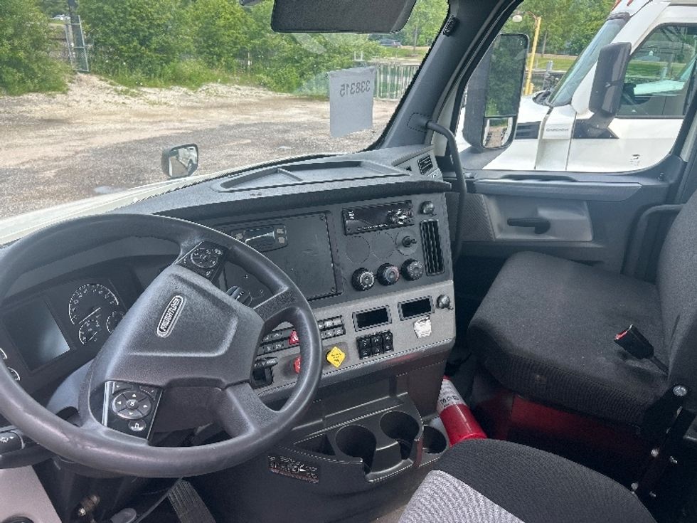 Day Cab Tractor-Heavy Duty Tractors-Freightliner-2020-T12664ST-La Porte-IN-555,555\n\t\tmiles-$ 38,500 - Image 10