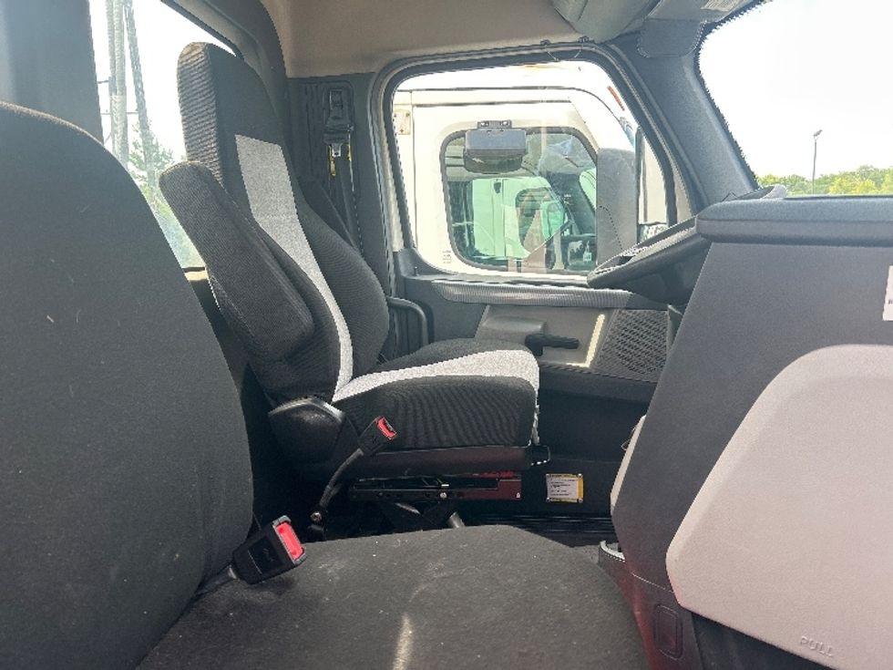 Day Cab Tractor-Heavy Duty Tractors-Freightliner-2020-T12664ST-La Porte-IN-555,555\n\t\tmiles-$ 38,500 - Image 14