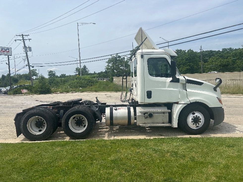 Day Cab Tractor-Heavy Duty Tractors-Freightliner-2020-T12664ST-La Porte-IN-555,555\n\t\tmiles-$ 38,500 - Image 8