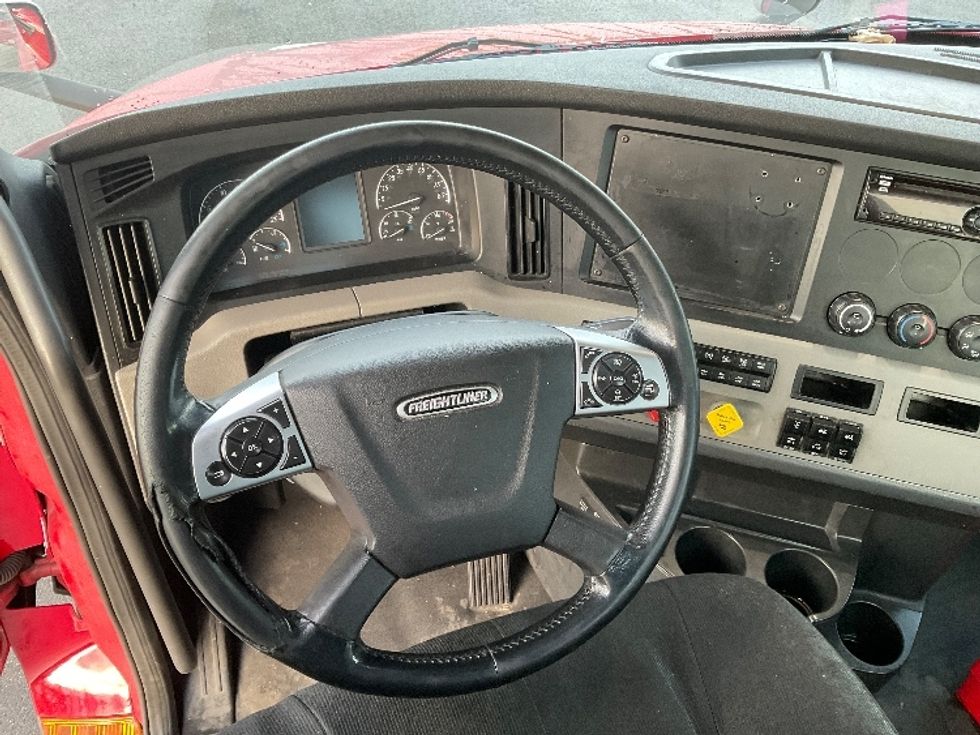 Day Cab Tractor-Heavy Duty Tractors-Freightliner-2020-T12664ST-Lacey-WA-412,166\n\t\tmiles-$ 51,250 - Image 11