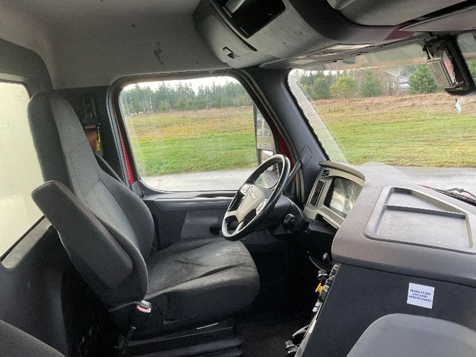 Day Cab Tractor-Heavy Duty Tractors-Freightliner-2020-T12664ST-Lacey-WA-412,166\n\t\tmiles-$ 51,250 - Image 14