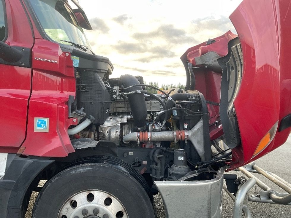 Day Cab Tractor-Heavy Duty Tractors-Freightliner-2020-T12664ST-Lacey-WA-412,166\n\t\tmiles-$ 51,250 - Image 15