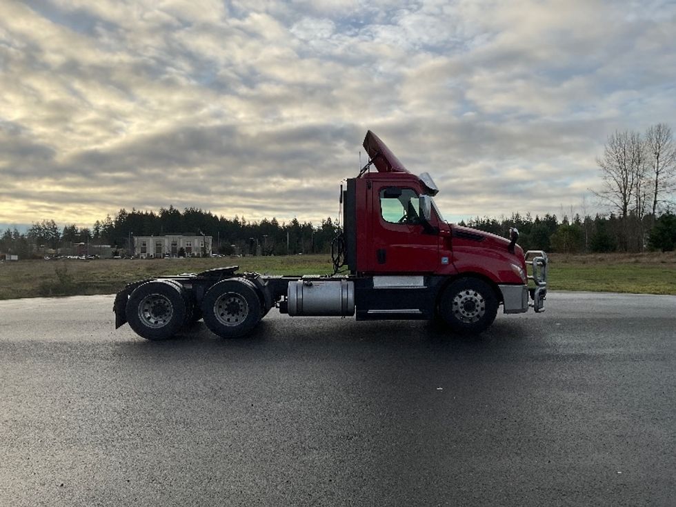Day Cab Tractor-Heavy Duty Tractors-Freightliner-2020-T12664ST-Lacey-WA-412,166\n\t\tmiles-$ 51,250 - Image 8