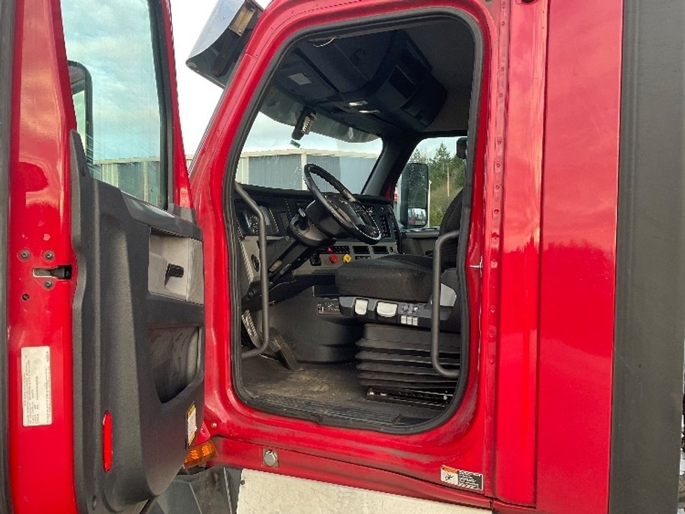 Day Cab Tractor-Heavy Duty Tractors-Freightliner-2020-T12664ST-Lacey-WA-412,166\n\t\tmiles-$ 51,250 - Image 9