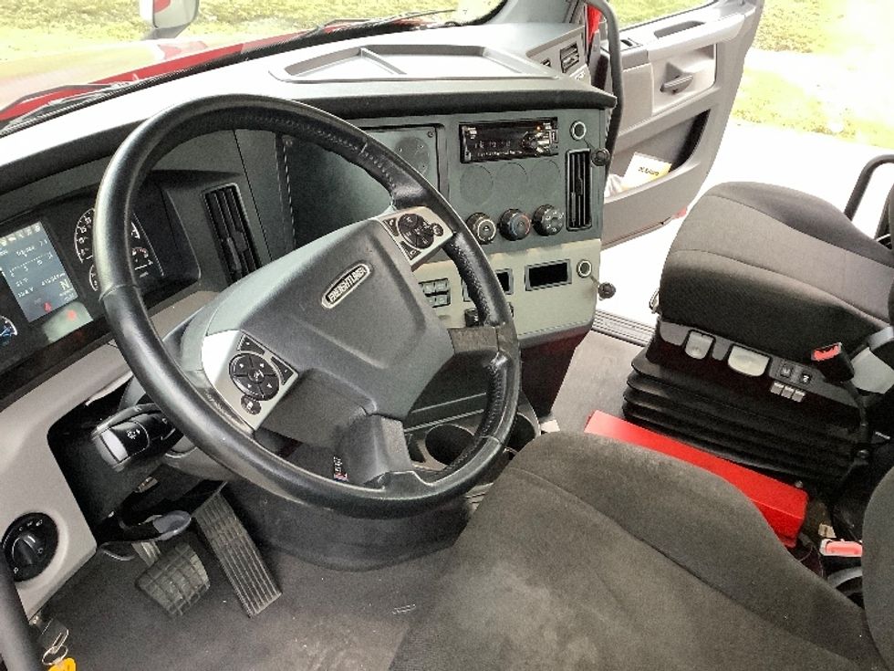Day Cab Tractor-Heavy Duty Tractors-Freightliner-2020-T12664ST-Lacey-WA-415,049\n\t\tmiles-$ 50,250 - Image 10