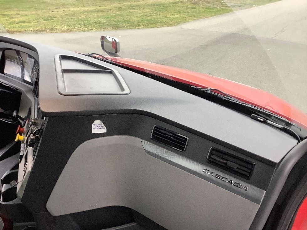 Day Cab Tractor-Heavy Duty Tractors-Freightliner-2020-T12664ST-Lacey-WA-415,049\n\t\tmiles-$ 50,250 - Image 13