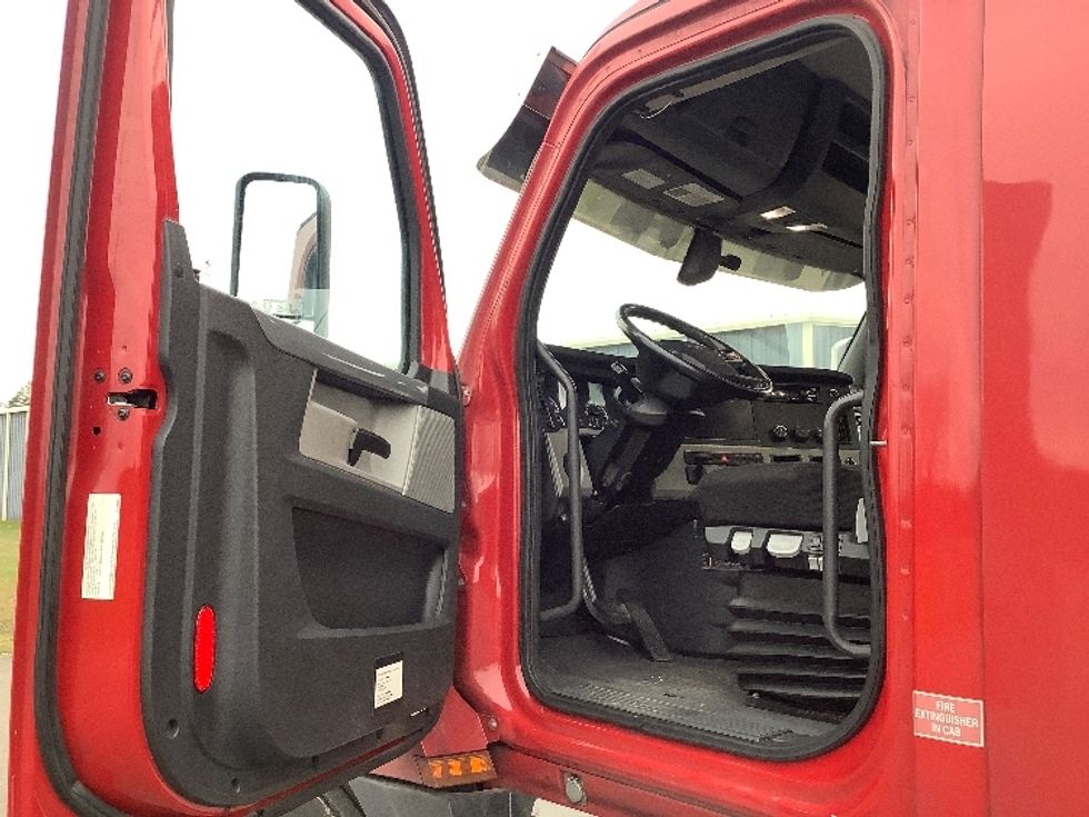 Day Cab Tractor-Heavy Duty Tractors-Freightliner-2020-T12664ST-Lacey-WA-415,049\n\t\tmiles-$ 50,250 - Image 9