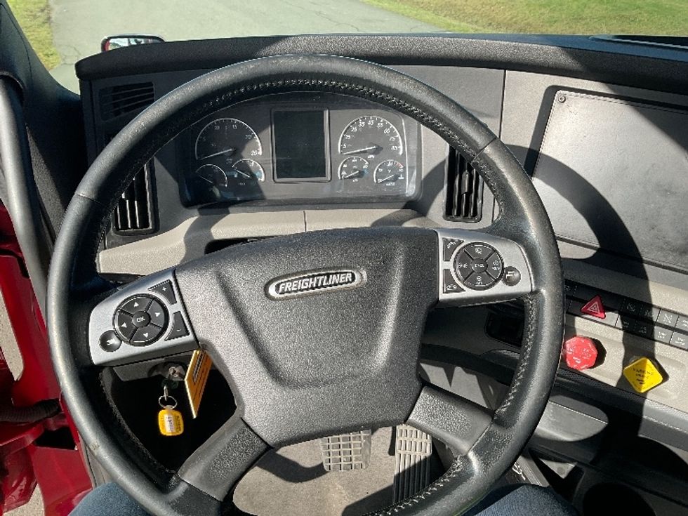 Day Cab Tractor-Heavy Duty Tractors-Freightliner-2020-T12664ST-Lacey-WA-451,610\n\t\tmiles-$ 48,000 - Image 11