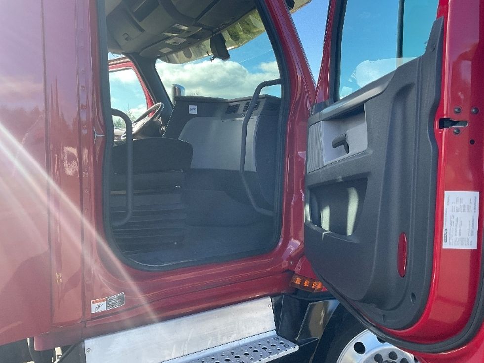 Day Cab Tractor-Heavy Duty Tractors-Freightliner-2020-T12664ST-Lacey-WA-451,610\n\t\tmiles-$ 48,000 - Image 12