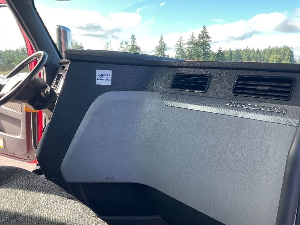 Day Cab Tractor-Heavy Duty Tractors-Freightliner-2020-T12664ST-Lacey-WA-451,610\n\t\tmiles-$ 48,000 - Image 13