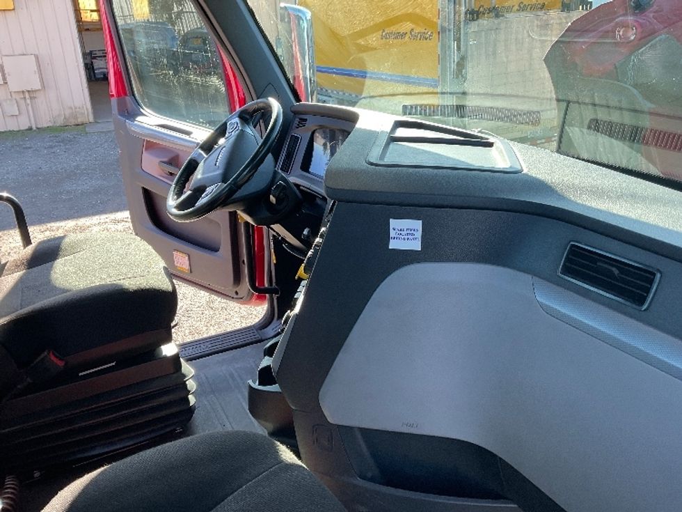 Day Cab Tractor-Heavy Duty Tractors-Freightliner-2020-T12664ST-Lacey-WA-451,610\n\t\tmiles-$ 48,000 - Image 14