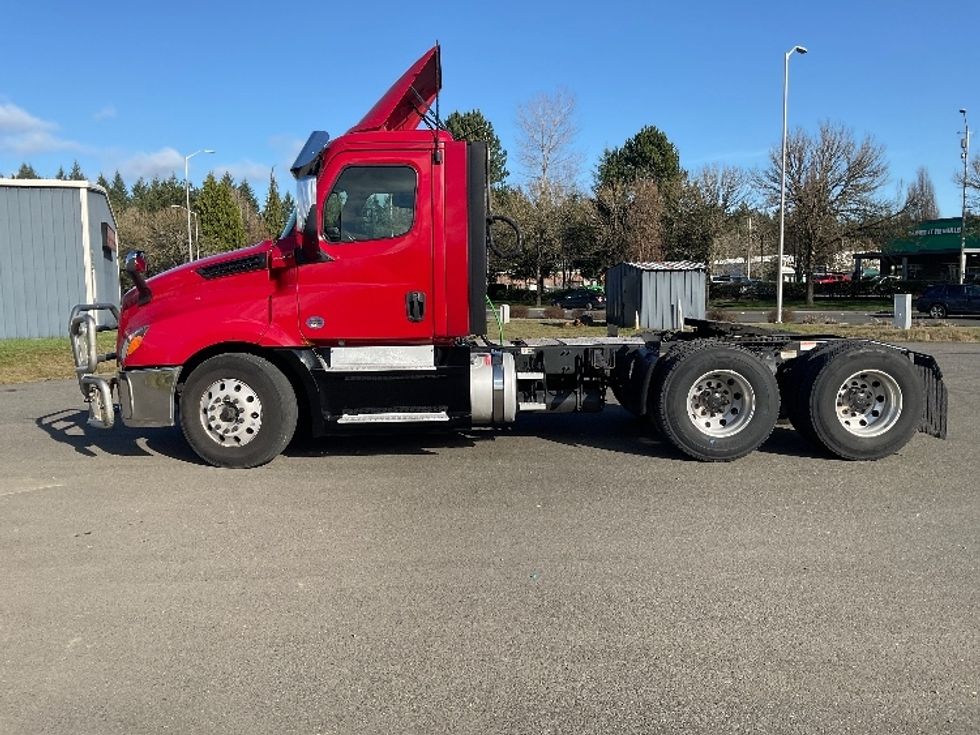 Day Cab Tractor-Heavy Duty Tractors-Freightliner-2020-T12664ST-Lacey-WA-451,610\n\t\tmiles-$ 48,000 - Image 4