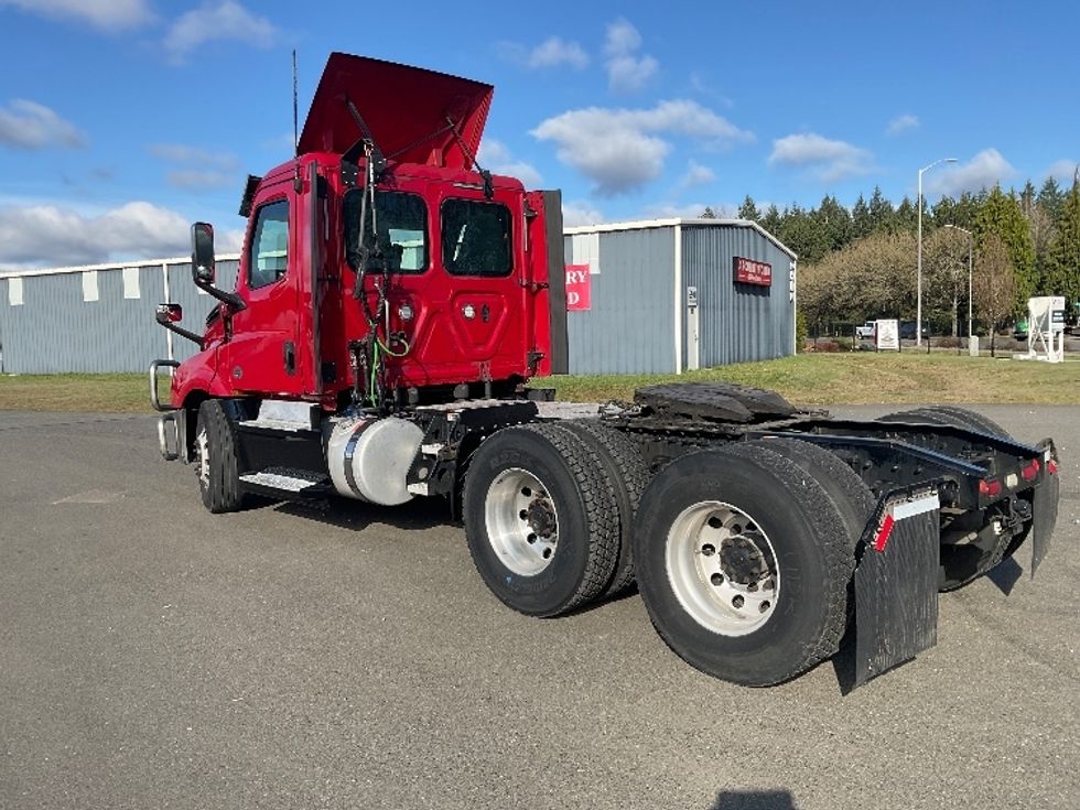 Day Cab Tractor-Heavy Duty Tractors-Freightliner-2020-T12664ST-Lacey-WA-451,610\n\t\tmiles-$ 48,000 - Image 5
