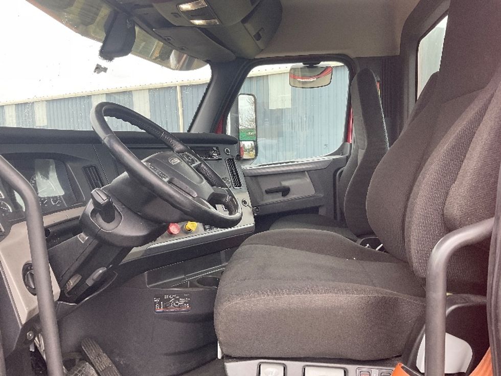 Day Cab Tractor-Heavy Duty Tractors-Freightliner-2020-T12664ST-Lacey-WA-457,246\n\t\tmiles-$ 47,750 - Image 10