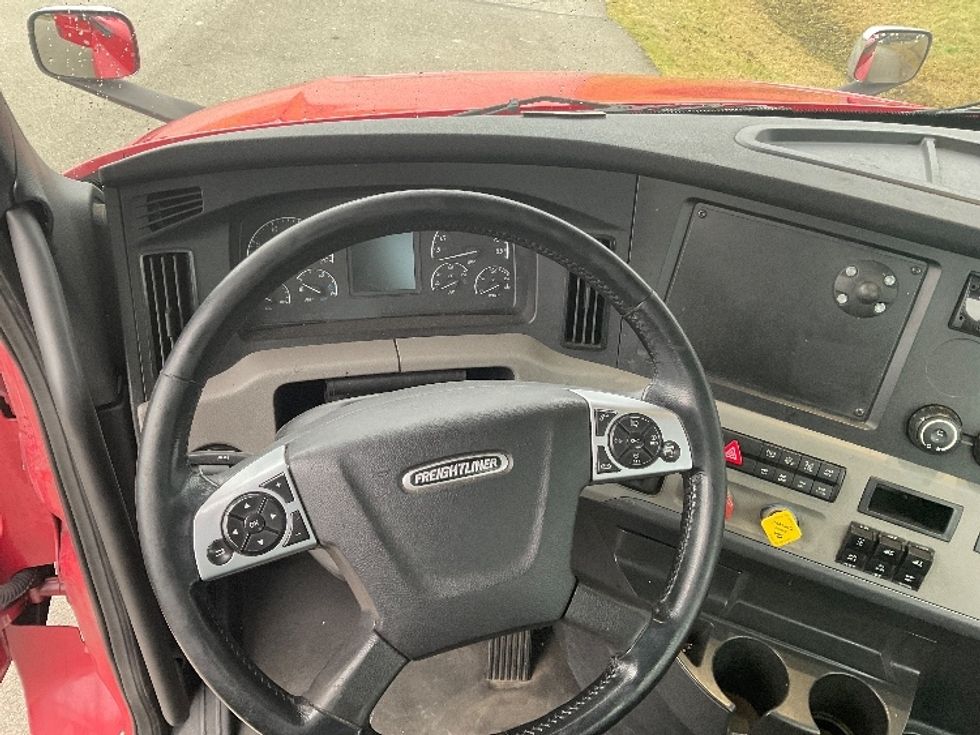 Day Cab Tractor-Heavy Duty Tractors-Freightliner-2020-T12664ST-Lacey-WA-457,246\n\t\tmiles-$ 47,750 - Image 11