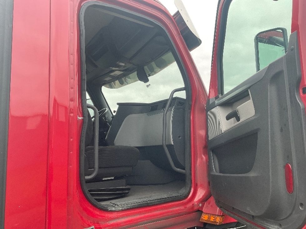 Day Cab Tractor-Heavy Duty Tractors-Freightliner-2020-T12664ST-Lacey-WA-457,246\n\t\tmiles-$ 47,750 - Image 12