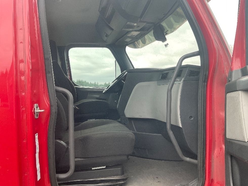 Day Cab Tractor-Heavy Duty Tractors-Freightliner-2020-T12664ST-Lacey-WA-457,246\n\t\tmiles-$ 47,750 - Image 14